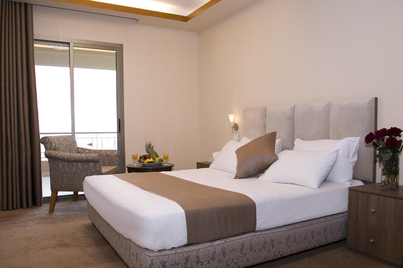 Bzommar Palace Hotel Jounieh Exterior photo