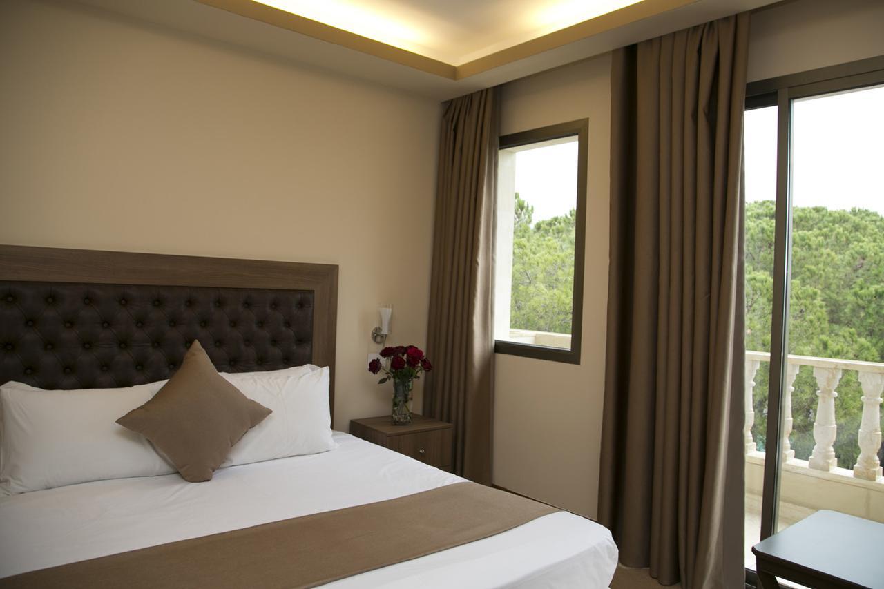 Bzommar Palace Hotel Jounieh Exterior photo