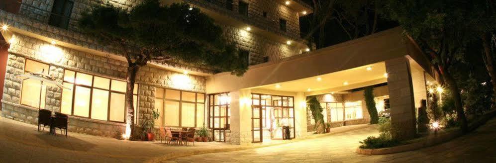 Bzommar Palace Hotel Jounieh Exterior photo